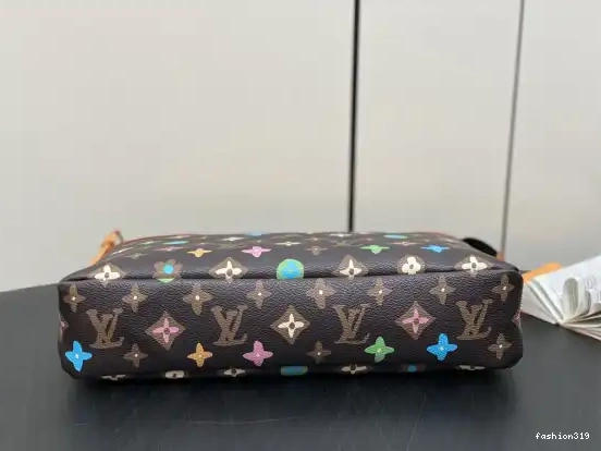 VOYAGE POCHETTE VUITTON SOUPLE-32*21*8CM LOUIS 0504